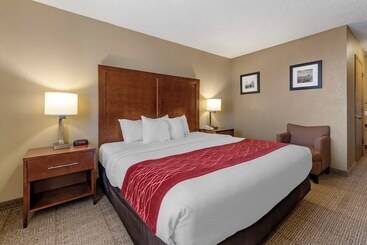 هتل Comfort Inn & Suites Hays I70