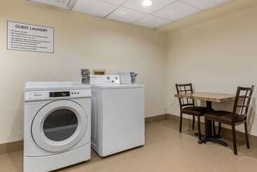هتل Comfort Inn & Suites