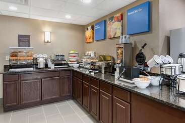 هتل Comfort Inn & Suites