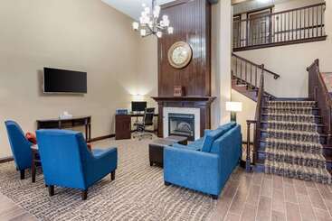 هتل Comfort Inn & Suites
