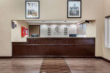 هتل Comfort Inn & Suites