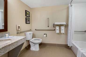 هتل Comfort Inn & Suites