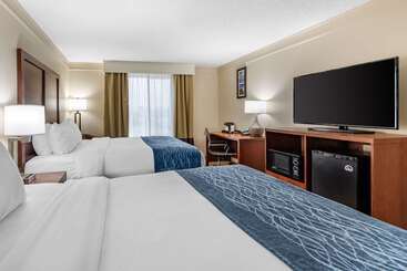 هتل Comfort Inn & Suites