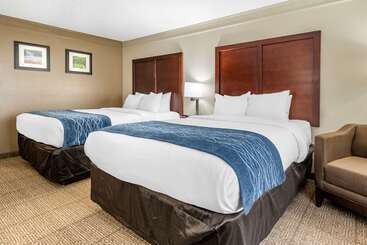هتل Comfort Inn & Suites