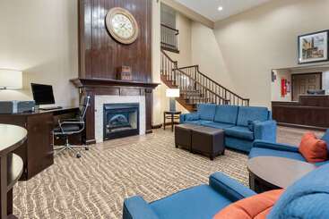 هتل Comfort Inn & Suites