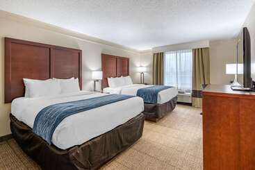 هتل Comfort Inn & Suites