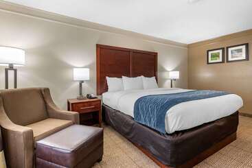 هتل Comfort Inn & Suites