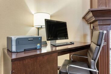 هتل Comfort Inn & Suites
