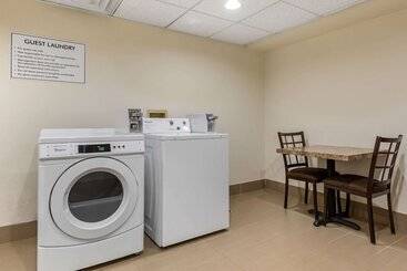 هتل Comfort Inn & Suites