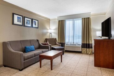 هتل Comfort Inn & Suites