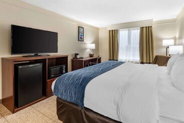هتل Comfort Inn & Suites