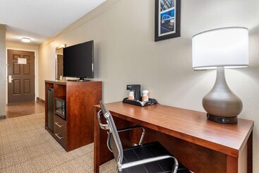 هتل Comfort Inn & Suites