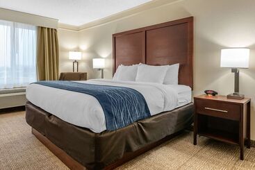 هتل Comfort Inn & Suites