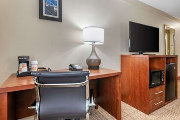 هتل Comfort Inn & Suites