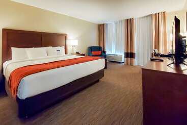 هتل Comfort Inn & Suites Tempe Phoenix Sky Harbor Airport