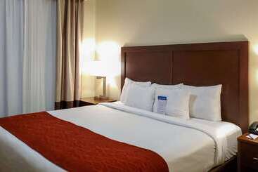 هتل Comfort Inn & Suites Tempe Phoenix Sky Harbor Airport