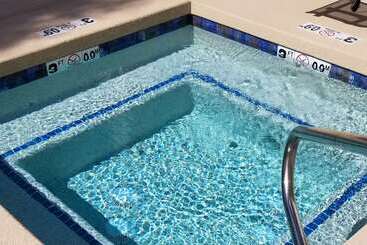 هتل Comfort Inn & Suites Tempe Phoenix Sky Harbor Airport