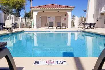 هتل Comfort Inn & Suites Tempe Phoenix Sky Harbor Airport