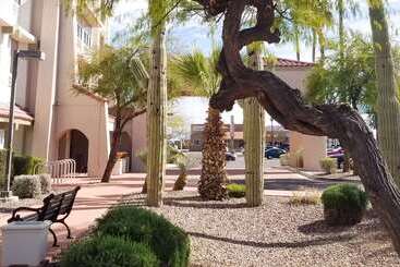 هتل Comfort Inn & Suites Tempe Phoenix Sky Harbor Airport