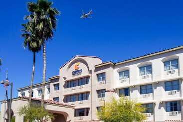 هتل Comfort Inn & Suites Tempe Phoenix Sky Harbor Airport