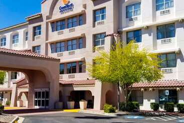 هتل Comfort Inn & Suites Tempe Phoenix Sky Harbor Airport