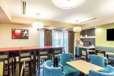 ホテル Comfort Suites Cookeville