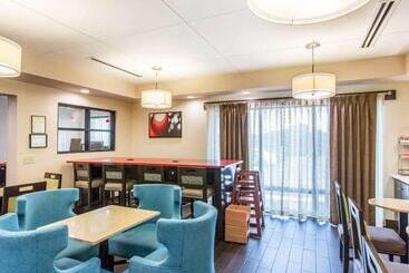 ホテル Comfort Suites Cookeville