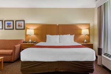 هتل Comfort Suites Hanes Mall