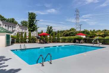 هتل Comfort Suites Hanes Mall