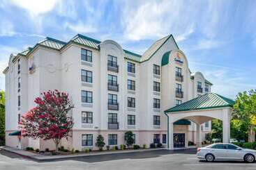 هتل Comfort Suites Hanes Mall