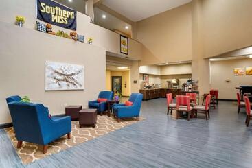 هتل Comfort Suites Hattiesburg