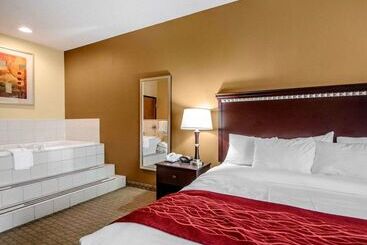 هتل Comfort Suites Louisville East
