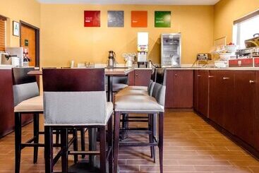 هتل Comfort Suites Louisville East