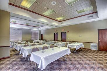 هتل Comfort Suites Madison West