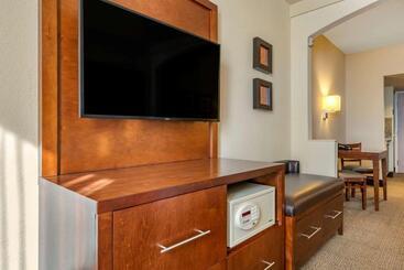 هتل Comfort Suites Miami  Kendall