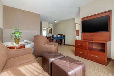 هتل Comfort Suites Omaha Eastcouncil Bluffs