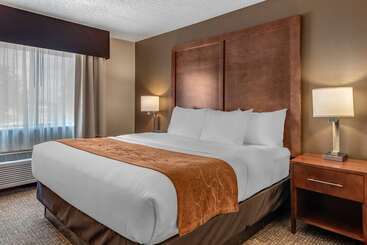 هتل Comfort Suites Terre Haute University Area