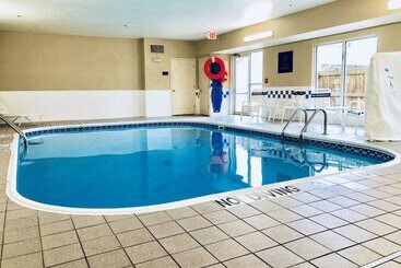 هتل Comfort Suites Terre Haute University Area