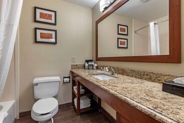 هتل Comfort Suites Terre Haute University Area