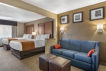هتل Comfort Suites Terre Haute University Area