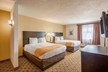 هتل Coratel Plus Suites Wichita West Airport