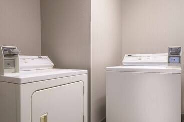 هتل Country Inn & Suites By Radisson, Cedar Falls, Ia