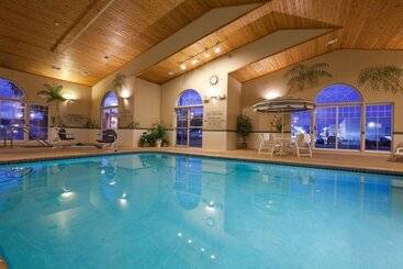 هتل Country Inn & Suites By Radisson, Cedar Falls, Ia