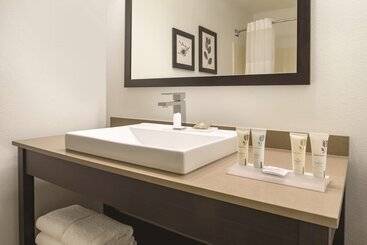 هتل Country Inn & Suites By Radisson, Cedar Falls, Ia