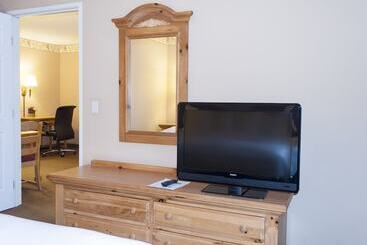 هتل Country Inn & Suites By Radisson, Cedar Falls, Ia
