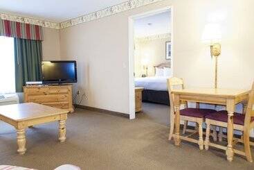 هتل Country Inn & Suites By Radisson, Cedar Falls, Ia
