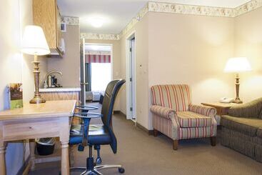 هتل Country Inn & Suites By Radisson, Cedar Falls, Ia
