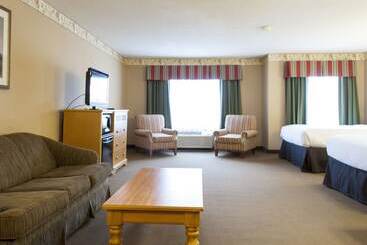 هتل Country Inn & Suites By Radisson, Cedar Falls, Ia