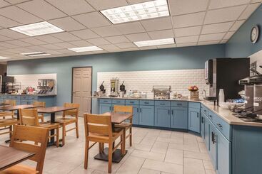 هتل Country Inn & Suites By Radisson, Dakota Dunes, Sd
