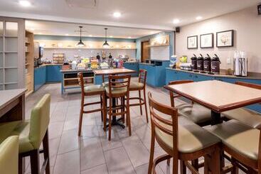 هتل Country Inn & Suites By Radisson, Fargo, Nd